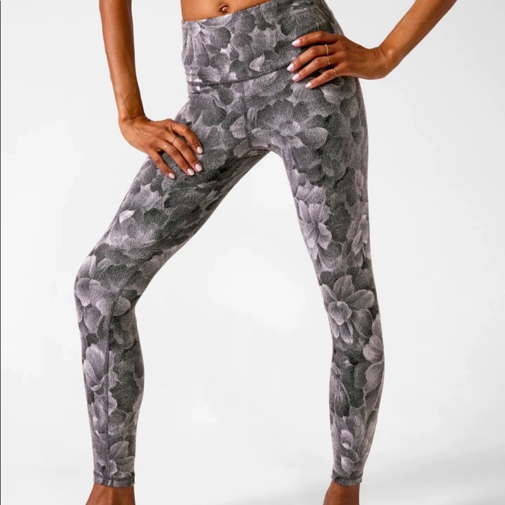 Athleta Elation Textured Tight size SP